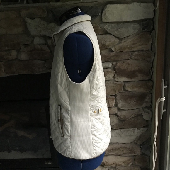 SOLD! Cambridge Size M Puffer Vest H-16 - Picture 4 of 6